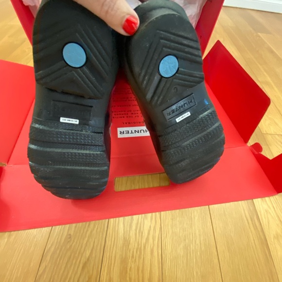 HUNTER tall black Rain boots. - Picture 4 of 13